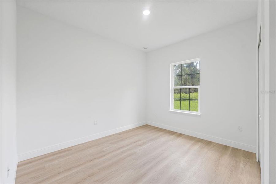 Spacious, unfurnished interior of a new home in , Ocala (Image 12).