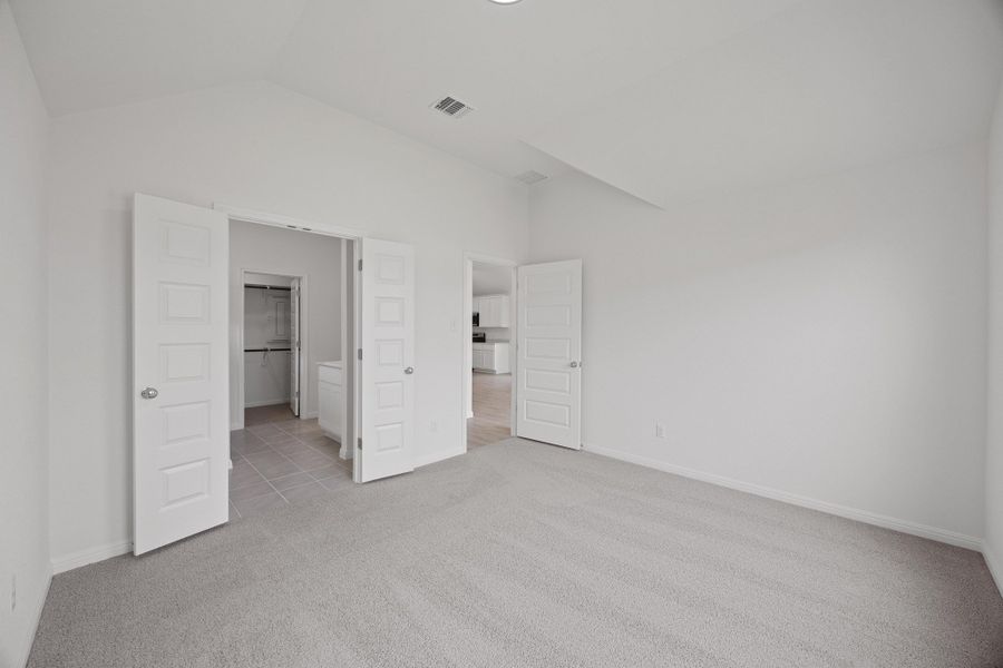 Spacious, unfurnished interior of a new home in Trinity Ranch, Elgin (Image 22).