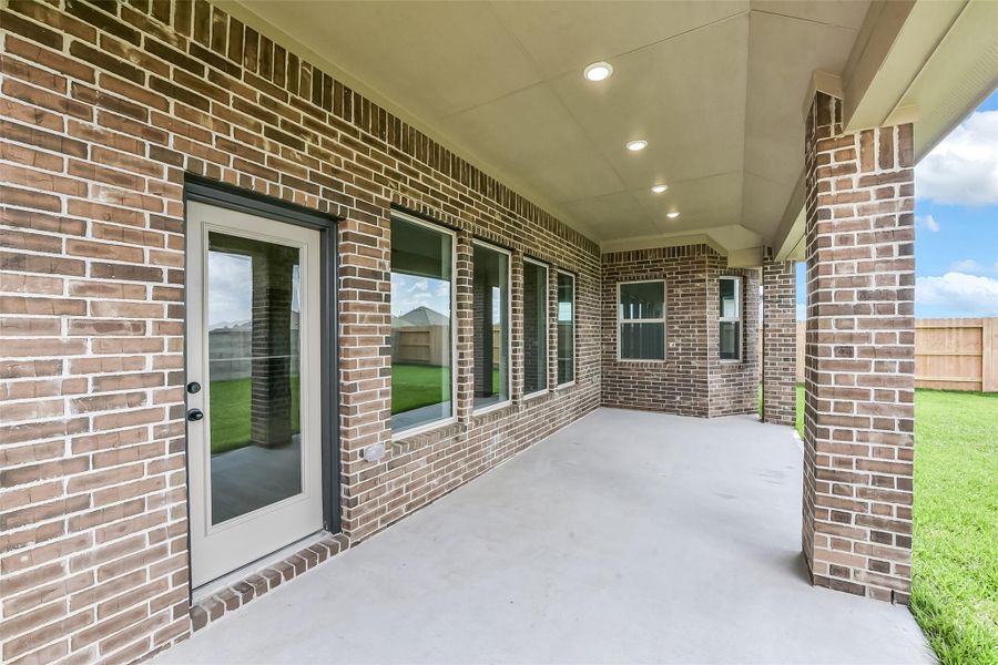 Exterior details and patio area of a home in River Ranch Meadows, Dayton (Image 27).