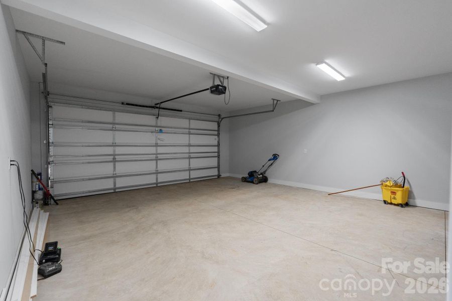 Spacious, unfurnished interior of a new home in , Hickory (Image 22).