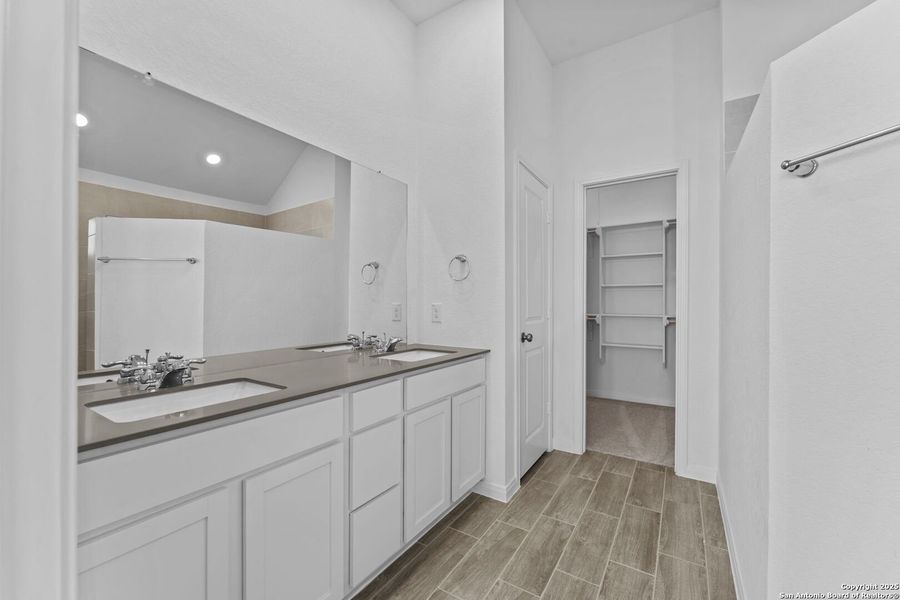 Furnished interior view inside a new home in Gatehouse: Brookstone II Collection, New Braunfels (Image 8).