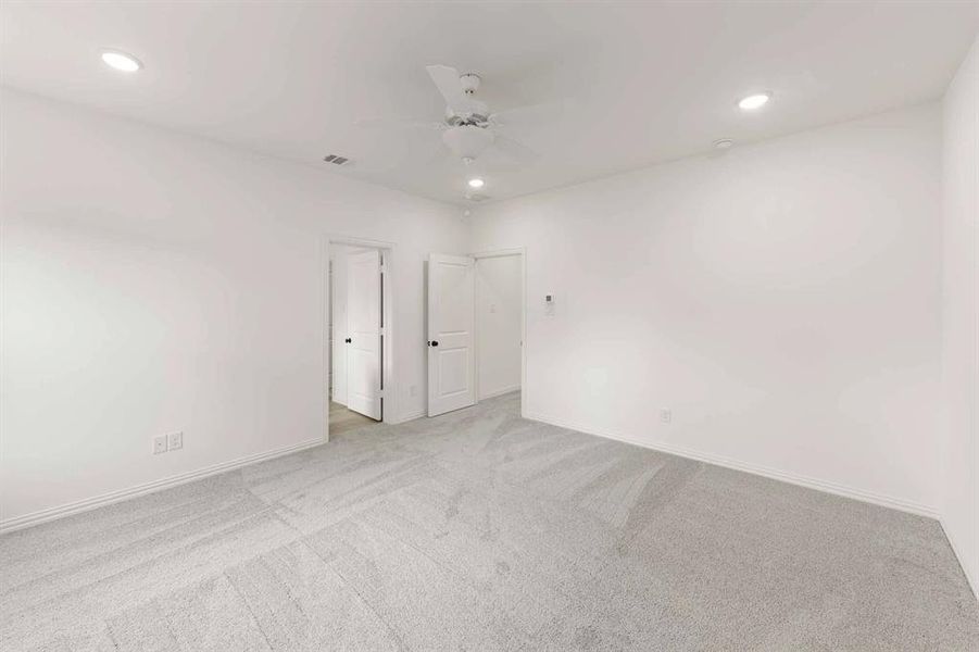 Spacious, unfurnished interior of a new home in Sereno Oaks at Buckner Terrace, Dallas (Image 15). Spacious, unfurnished interior of a new home in Sereno Oaks at Buckner Terrace, Dallas (Image 15).