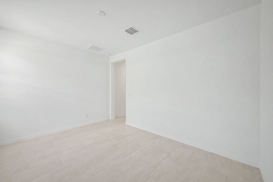 Spacious, unfurnished interior of a new home in White Tank Vistas, Waddell (Image 14).