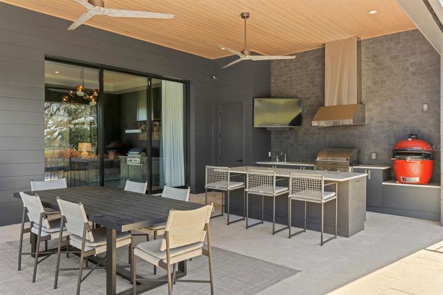 Exterior details and patio area of a home in , Orlando (Image 32).