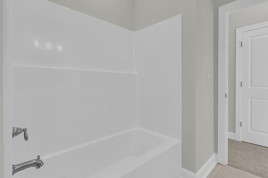 Spacious, unfurnished interior of a new home in Tidewater at Lakes of Cane Bay, Summerville (Image 15).