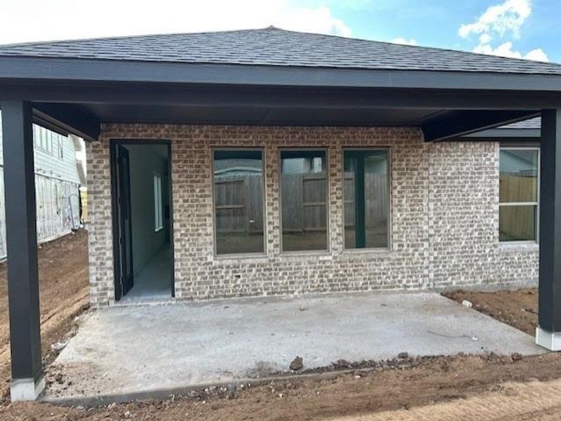 Exterior details and patio area of a home in Sienna 45', 50', Missouri City (Image 1).