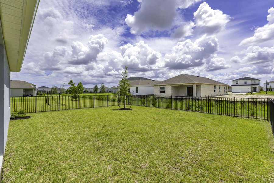 Exterior details and patio area of a home in , Port St. Lucie (Image 2).