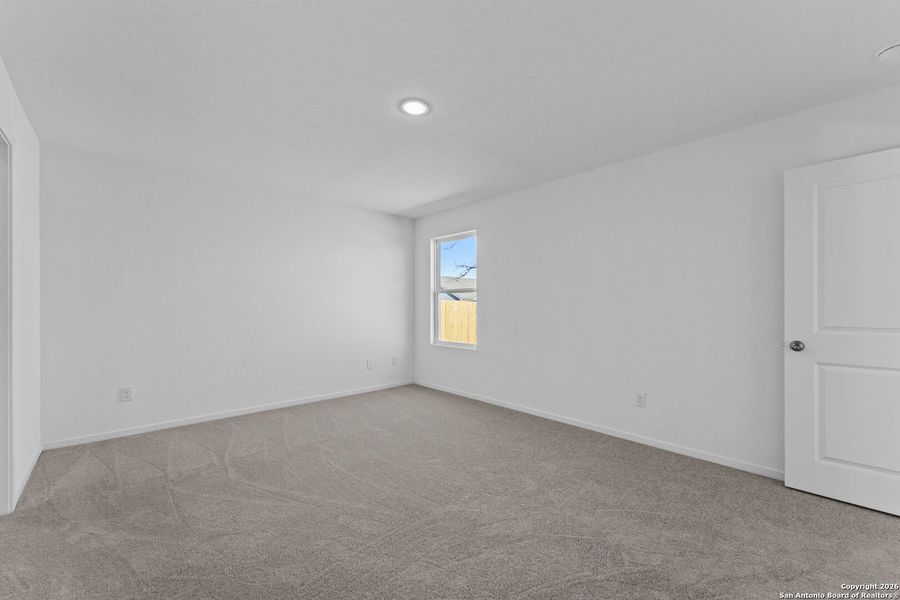 Spacious, unfurnished interior of a new home in Friendship Oaks, Fredericksburg (Image 23).
