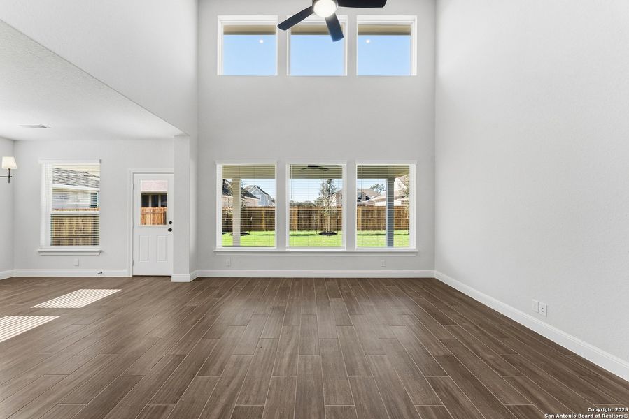 Spacious, unfurnished interior of a new home in Davis Ranch 60', San Antonio (Image 27).