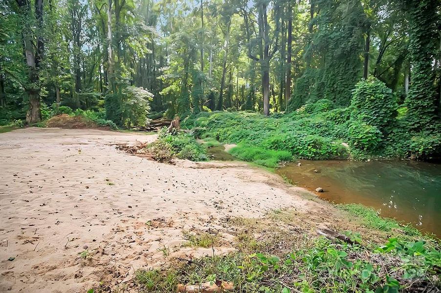 Image 35 of a home in .