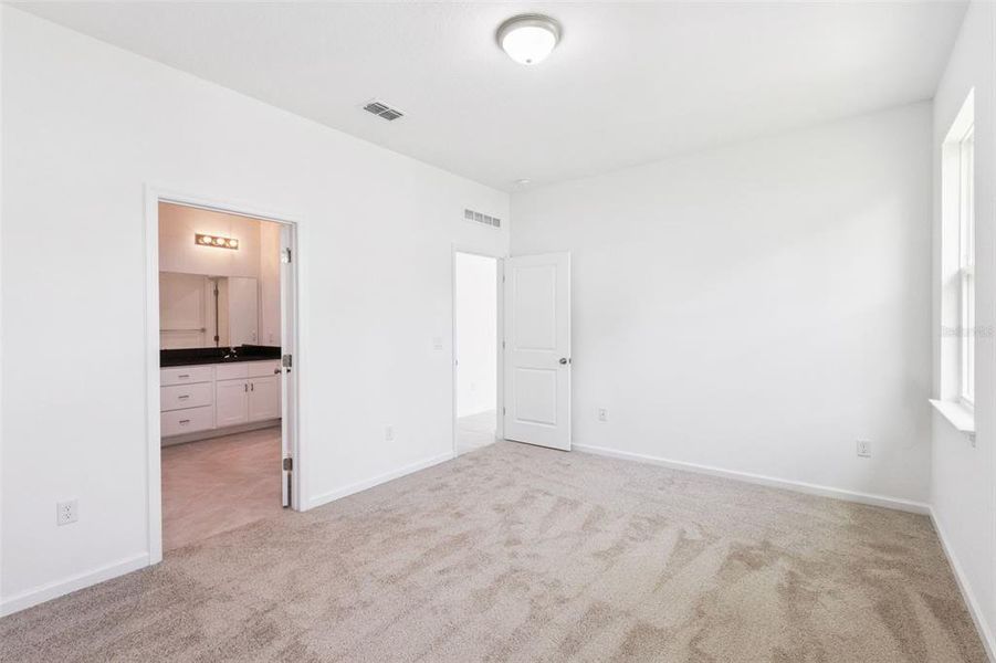 Spacious, unfurnished interior of a new home in Grand Isle, Grand Island (Image 22).