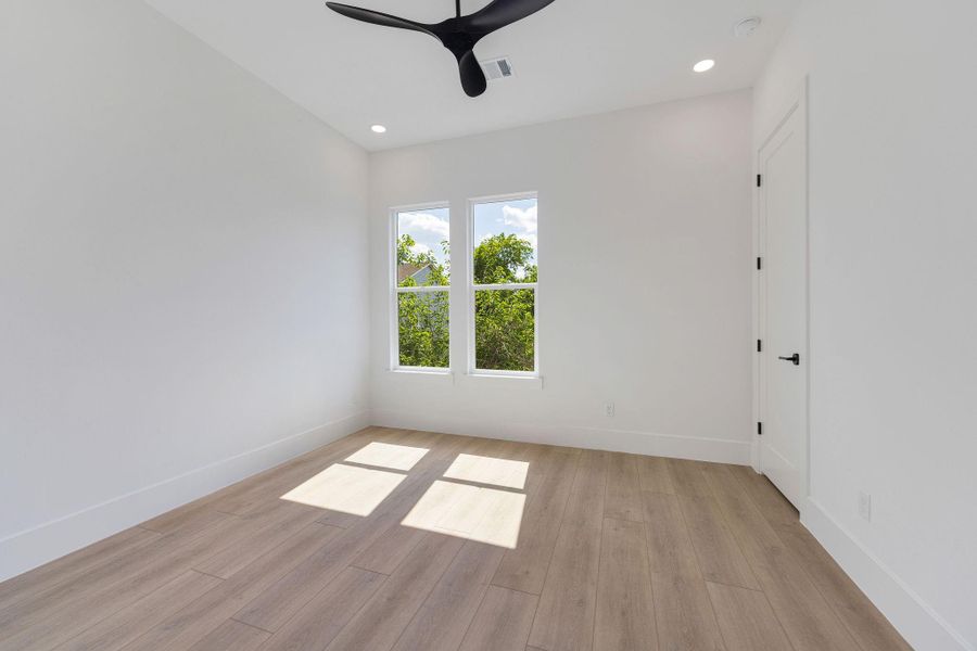 Spacious, unfurnished interior of a new home in , Houston (Image 19).