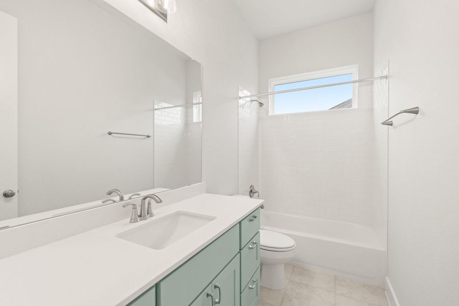 Ensuite bath in bedroom #2