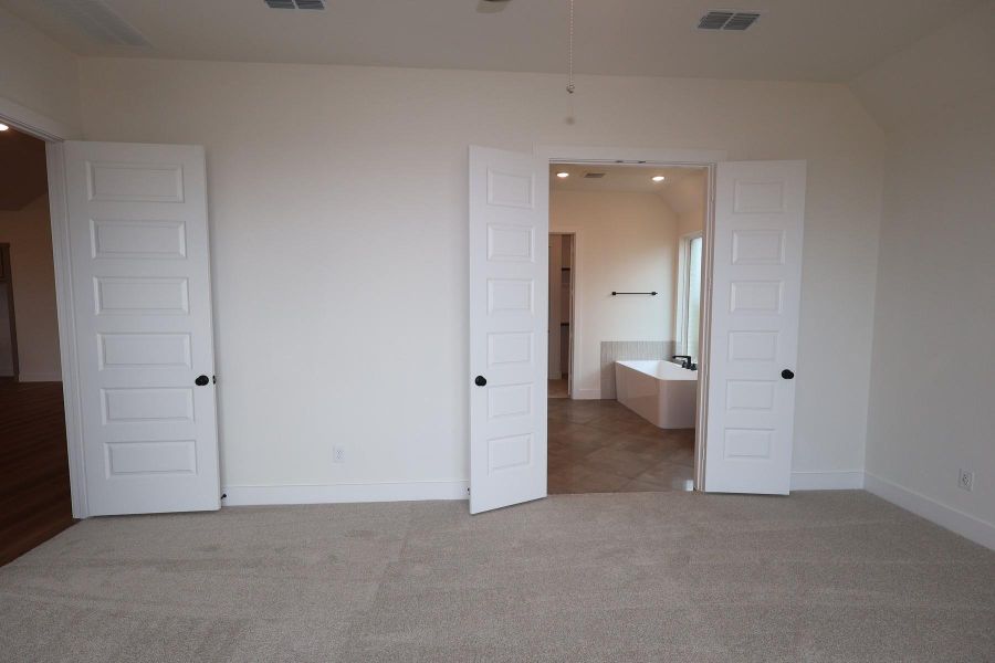 Spacious, unfurnished interior of a new home in Dunham Pointe, Cypress (Image 16).