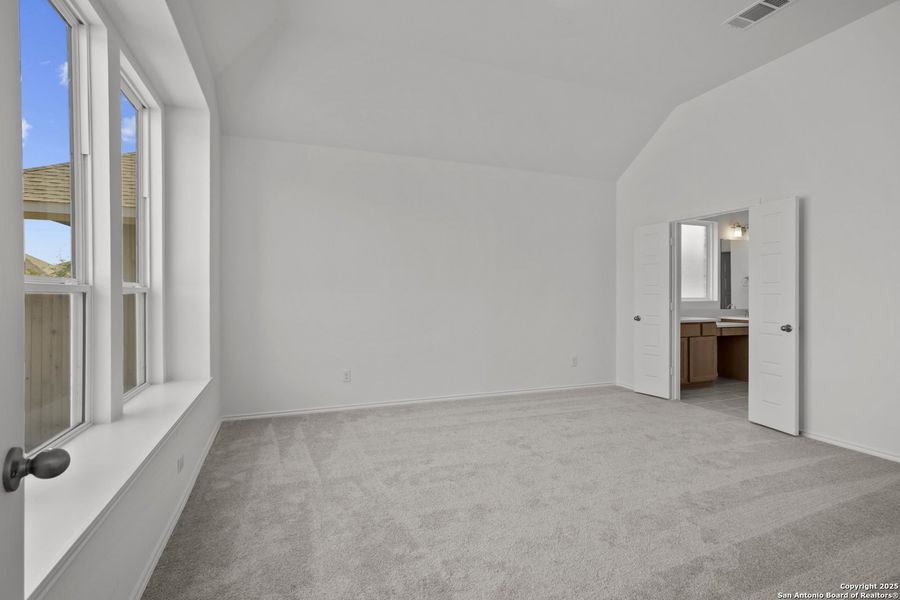Spacious, unfurnished interior of a new home in Stillwater Ranch 45', San Antonio (Image 13).