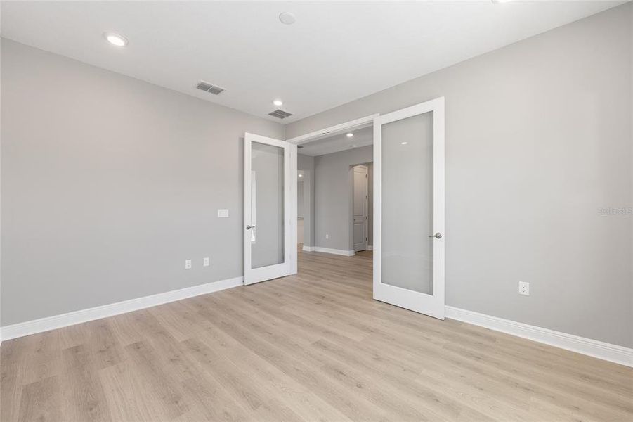 Spacious, unfurnished interior of a new home in , Ocala (Image 33).