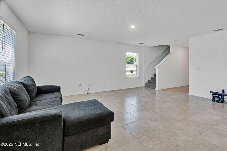 Spacious, unfurnished interior of a new home in , Jacksonville (Image 21).