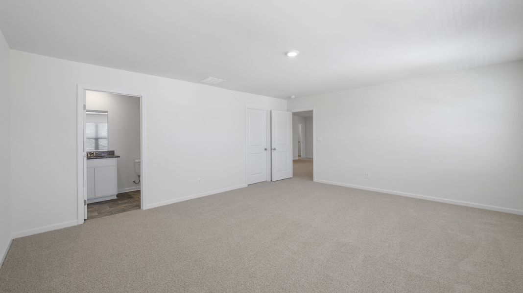 Spacious, unfurnished interior of a new home in Fieldcrest Acres, Blountville (Image 42).