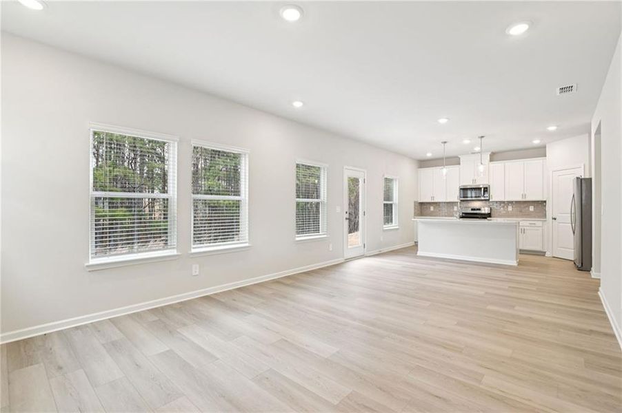 Spacious, unfurnished interior of a new home in Ivey Township, Dallas (Image 21).