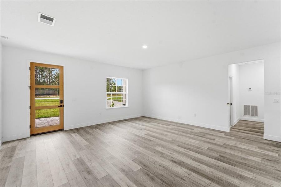 Spacious, unfurnished interior of a new home in , Ocala (Image 26).