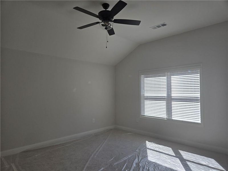 Spacious, unfurnished interior of a new home in Madeira, Acworth (Image 17).
