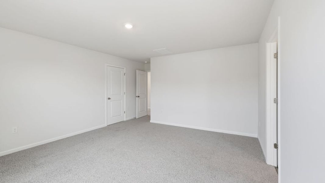 Spacious, unfurnished interior of a new home in Baxter Village, Boiling Springs (Image 32).