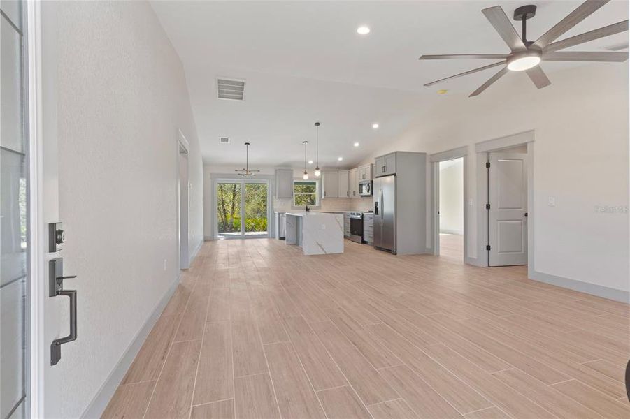 Spacious, unfurnished interior of a new home in , Port Charlotte (Image 14).