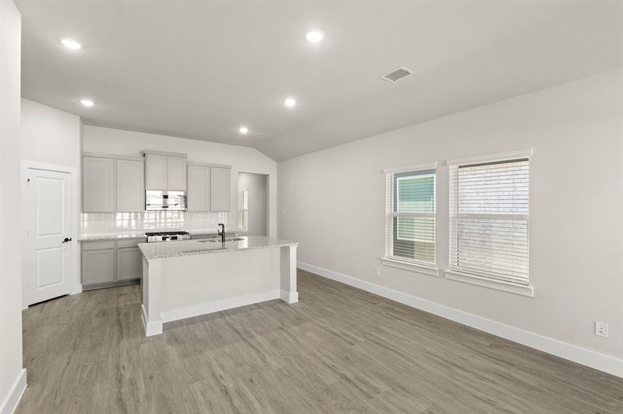 12. 748 Wilderness - Dining (2) 12. 748 Wilderness - Dining (2)