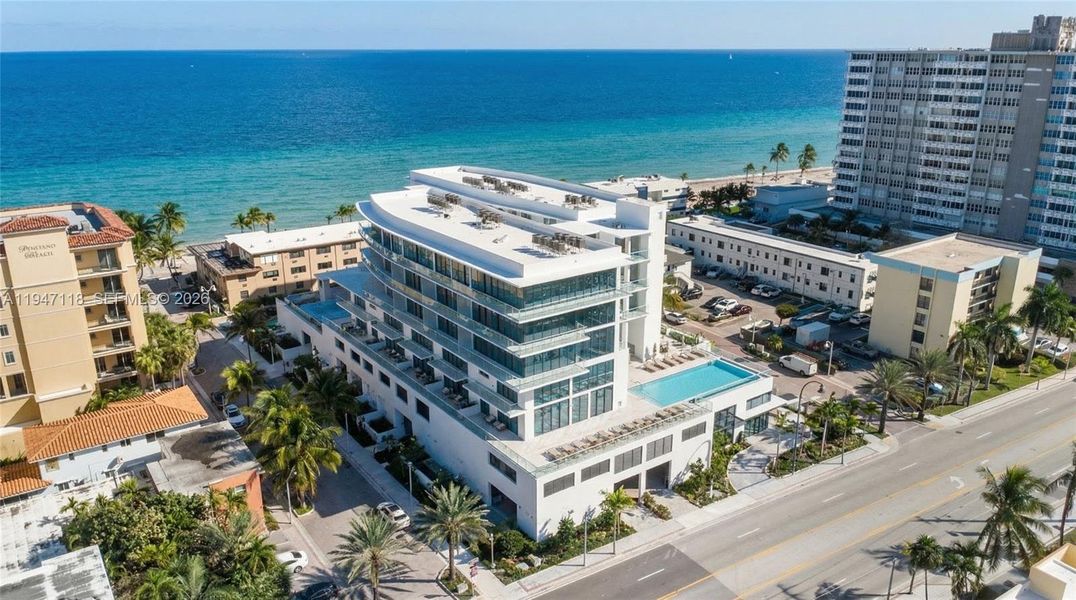 Condo located in Hollywood, FL showcasing its design and architecture (Image 13).