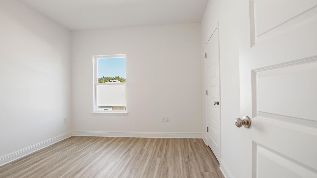 Spacious, unfurnished interior of a new home in Bayside at Ward Creek, Panama City Beach (Image 24).