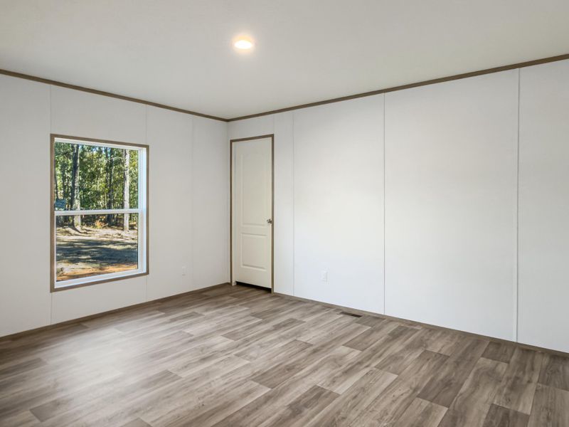 Spacious, unfurnished interior of a new home in , Round O (Image 9).