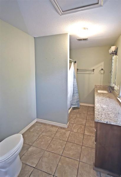 Spacious, unfurnished interior of a new home in , Yantis (Image 12).