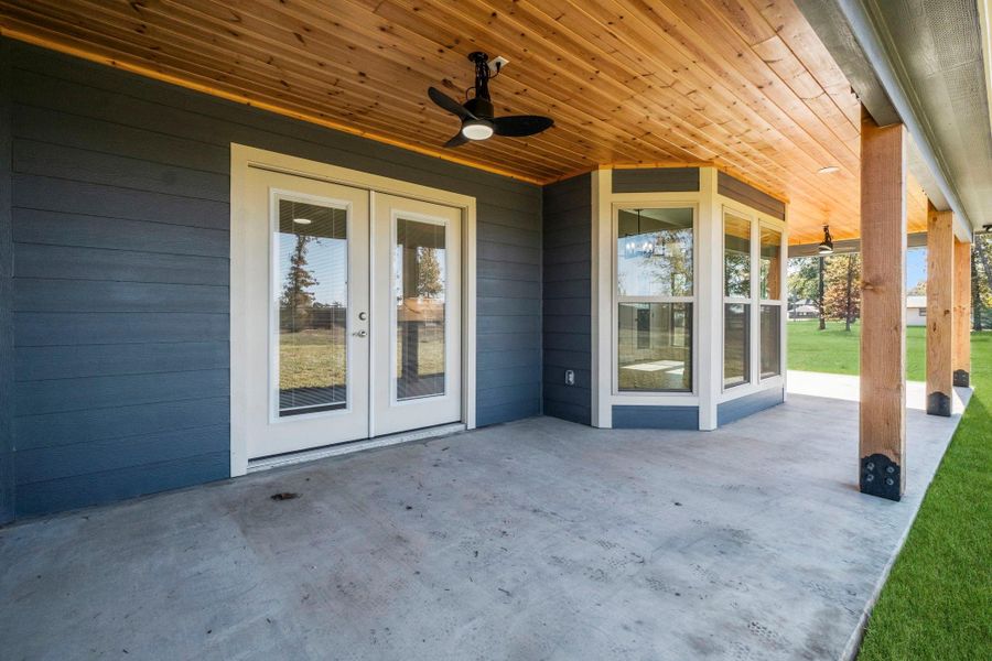 Exterior details and patio area of a home in , Onalaska (Image 24).