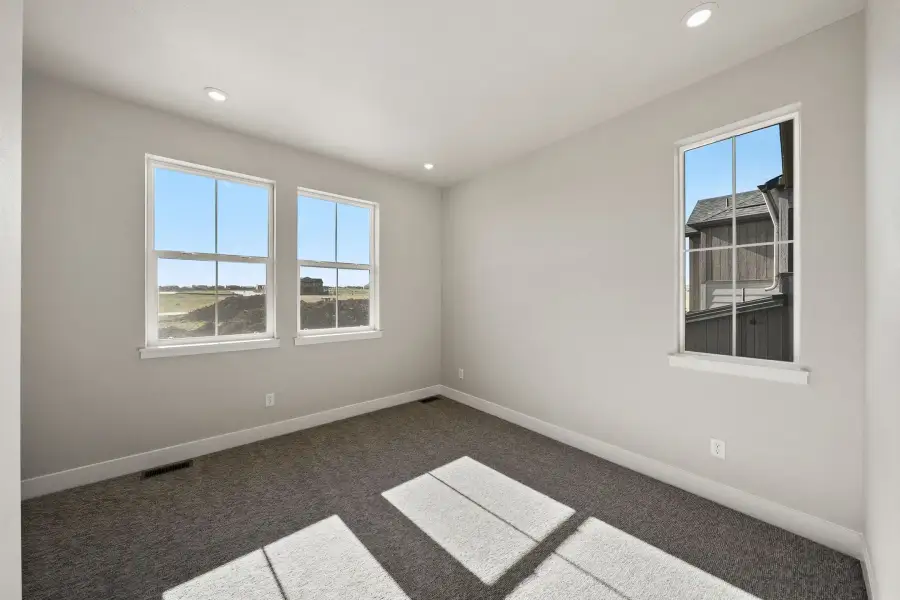 Spacious, unfurnished interior of a new home in Trumark Homes at Sterling Ranch, Littleton (Image 21).