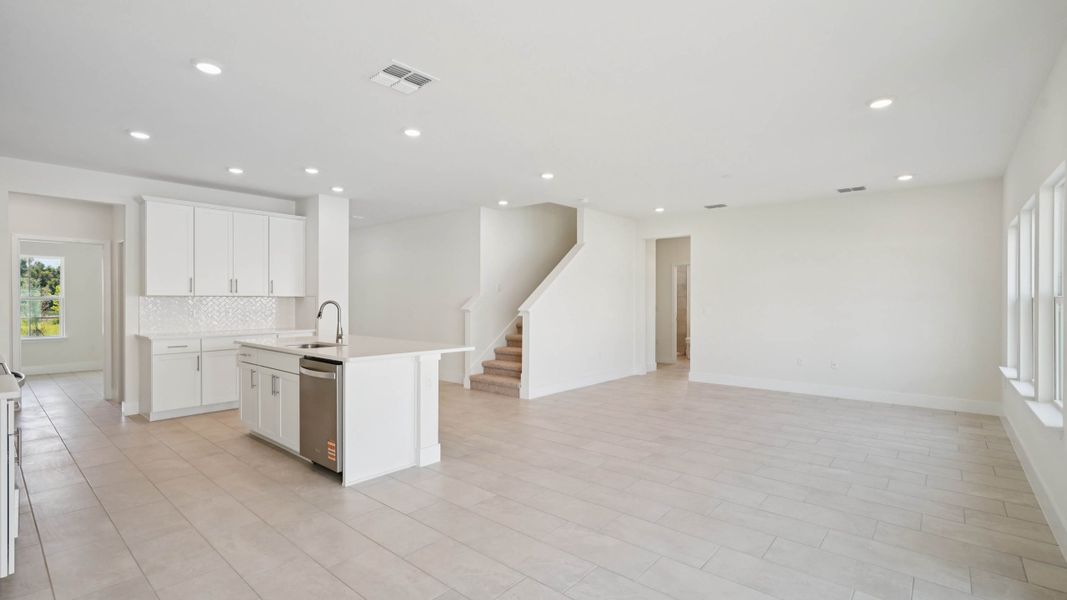 Representative unfurnished interior of a home built from the Hemingway by D.R. Horton in Sandal Key, Weeki Wachee (Image 21).