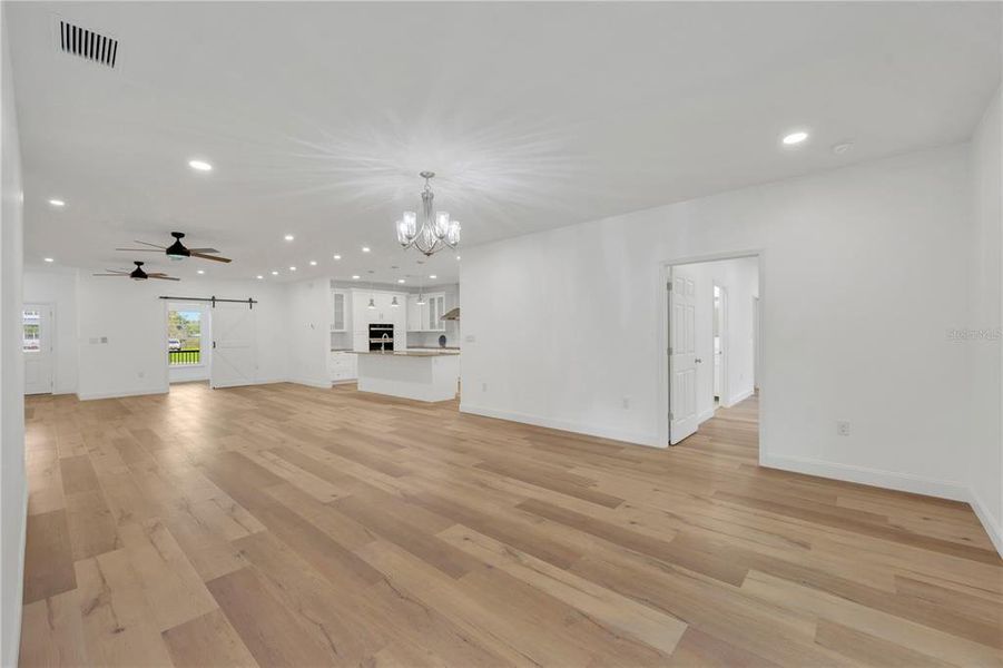 Spacious, unfurnished interior of a new home in , Dade City (Image 43).