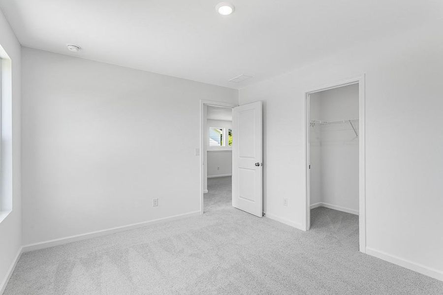 Spacious, unfurnished interior of a new home in Heritage River, Euharlee (Image 23).
