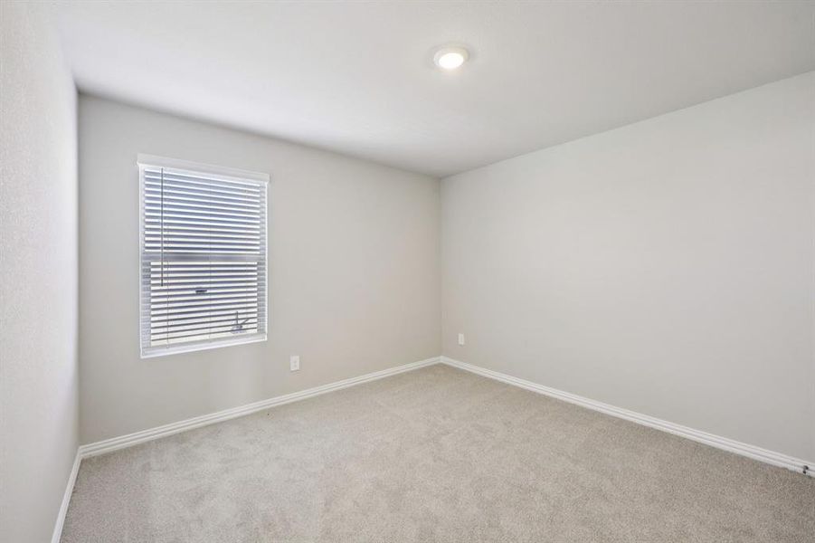 Spacious, unfurnished interior of a new home in Stonehaven, Seagoville (Image 30).