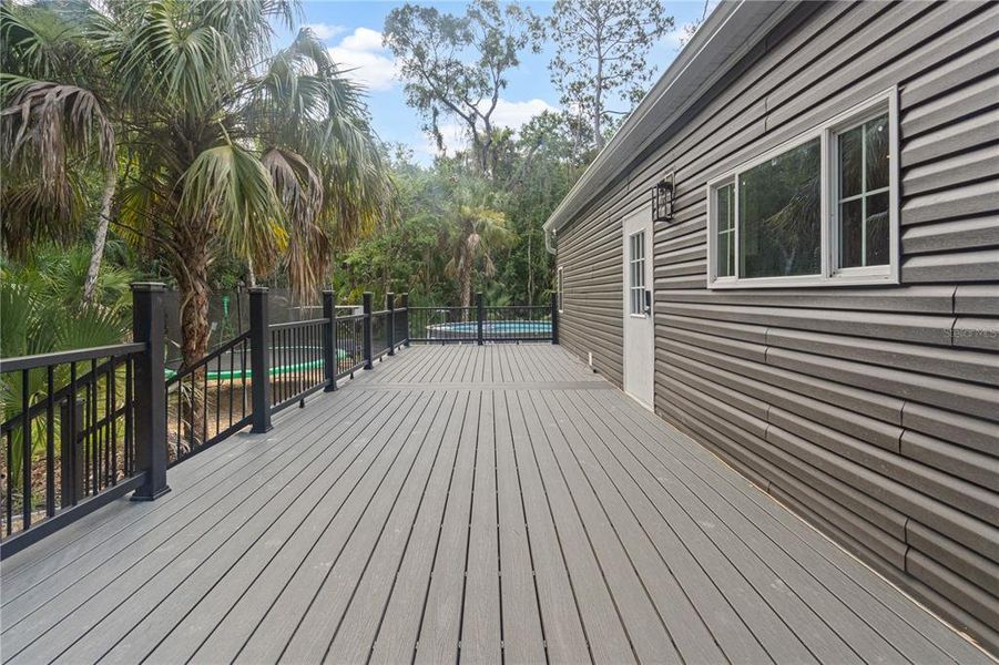 Exterior details and patio area of a home in , Inglis (Image 20).