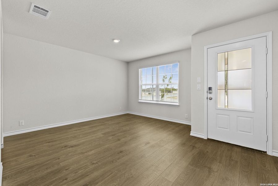 Spacious, unfurnished interior of a new home in Redbird Ranch, San Antonio (Image 28).