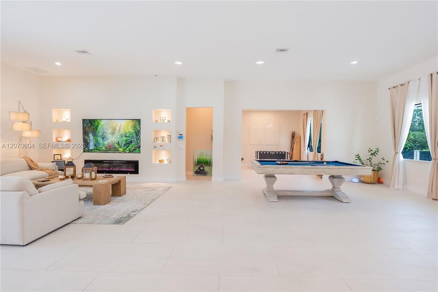 Furnished interior view inside a new home in , Clewiston (Image 30).