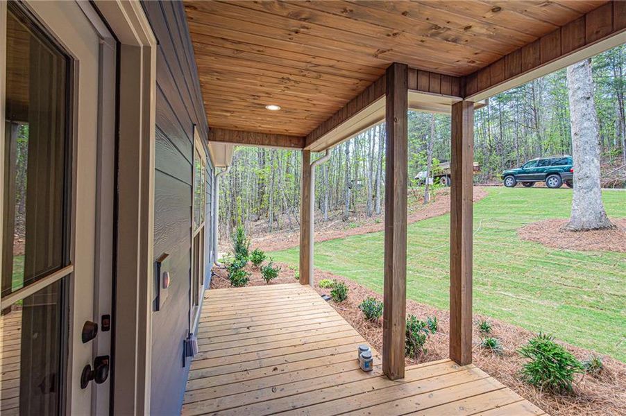 Exterior details and patio area of a home in , Murrayville (Image 41).