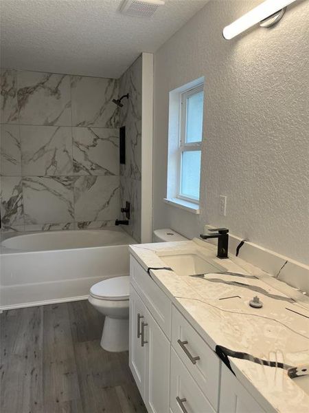 Image 21 of a home in .