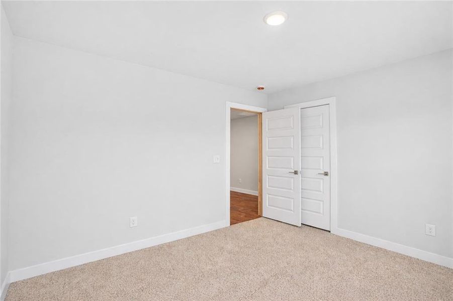 Spacious, unfurnished interior of a new home in The Fairways at Mirror Lake, Villa Rica (Image 26).