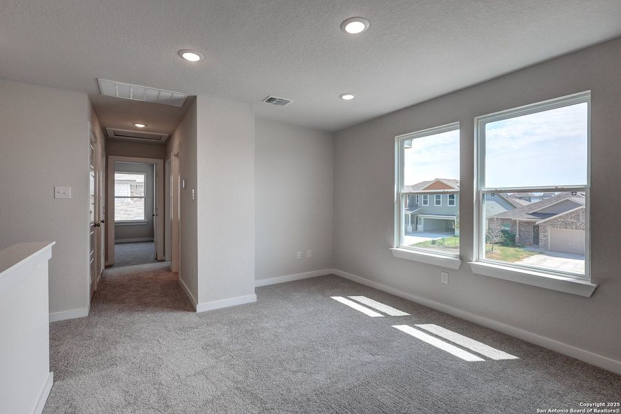 Spacious, unfurnished interior of a new home in Cinco Lakes, San Antonio (Image 22). Spacious, unfurnished interior of a new home in Cinco Lakes, San Antonio (Image 22).