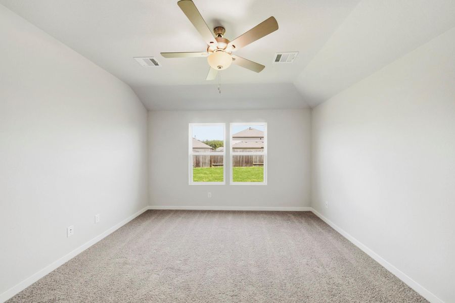 Spacious, unfurnished interior of a new home in Caney Mills, Conroe (Image 12).