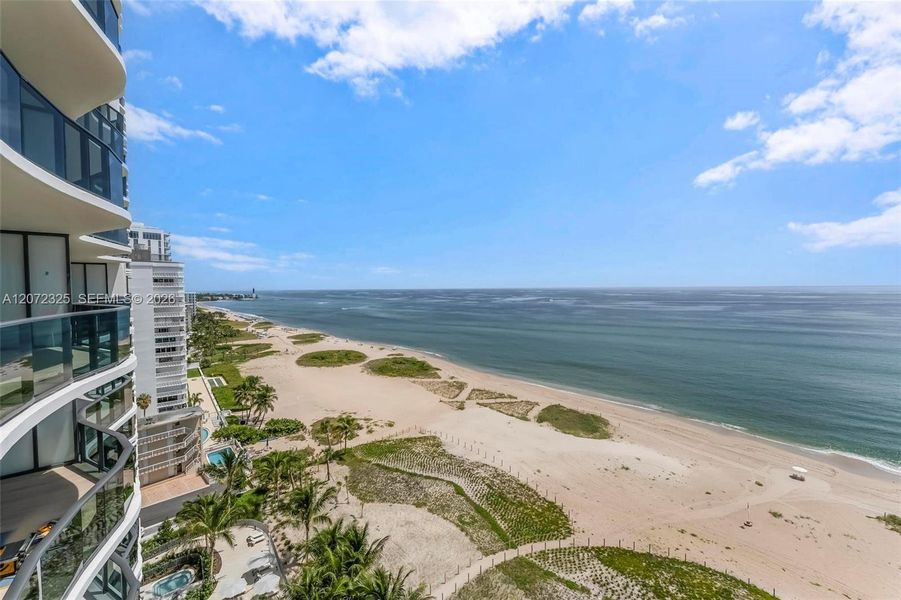 Condo located in Pompano Beach, FL showcasing its design and architecture (Image 35).