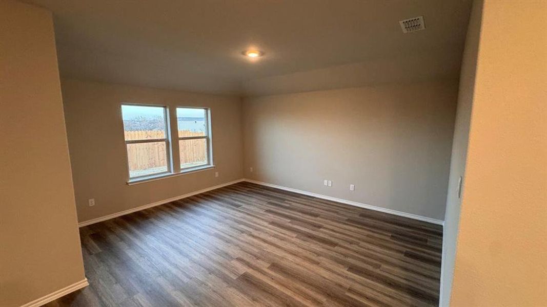 Spacious, unfurnished interior of a new home in Meadowbrook Estates, Cleburne (Image 12).