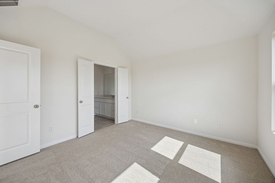 Spacious, unfurnished interior of a new home in Riviera Pines, Huffman (Image 23).