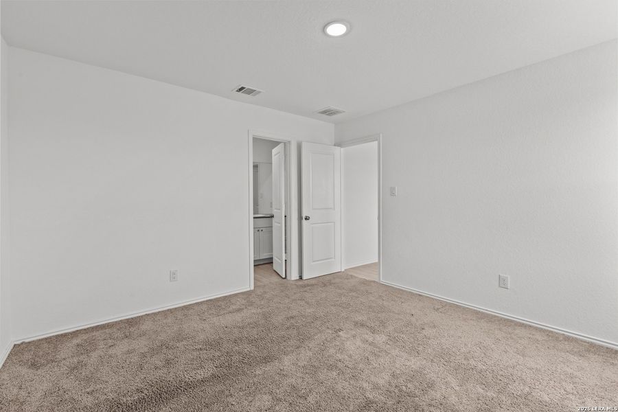 Spacious, unfurnished interior of a new home in Hidden Trails, Bulverde (Image 13).